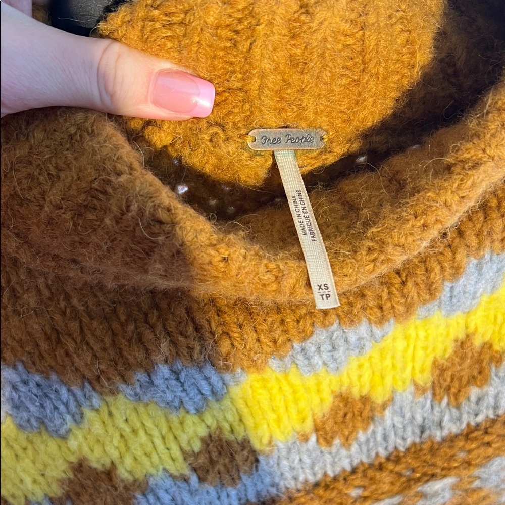 FREE PEOPLE cropped knit sweater - Picture 2 of 3